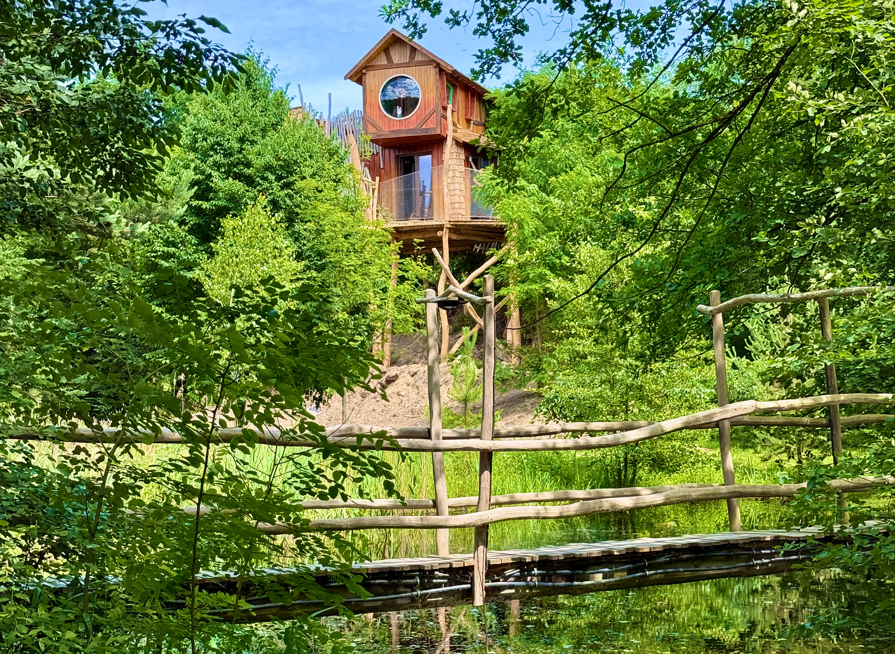 Überseeempore von außen