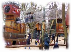 Koeln_Zoo_Spielplatz_1_2013_Kuenstlerische_Holzgestaltung_Kulturinsel_Einsiedel