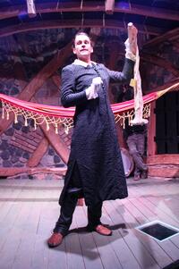 Kroenum_Theater_zum_Essen_Kuenstler_Benjamin