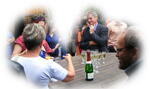 Buergermeister_und_Landrat_wissen__dass_es_bei_uns_immer_was_zu_trinken_gibt_Bildgroesse_aendern_01