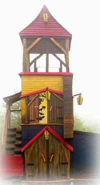 Merleroux_Turm_2_2013_Kuenstlerische_Holzgestaltung_Kulturinsel_Einsiedel