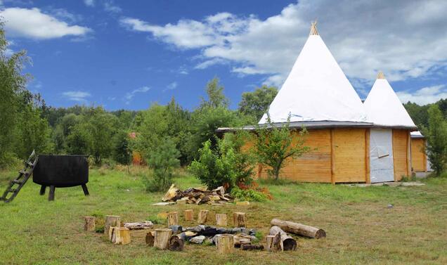 Ferienlager im Baumhauscamp mit Badekessel in der Kulturinsel Einsiedel