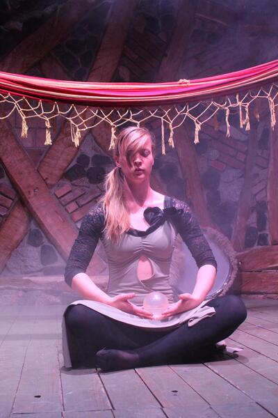 Kroenum_Theater_zum_Essen_Kuenstler_Judith2