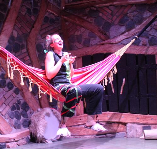 Kroenum_Theater_zum_Essen_Kuenstler_Nele