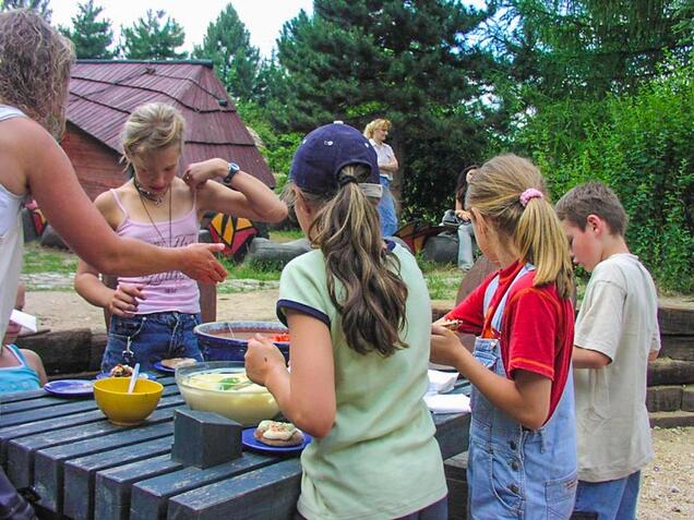 Feriencamp-Schulausflug-Lagerfeuerkochen