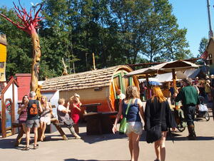 2013_Folklorum_Basar_ERnstl_Platz__1_