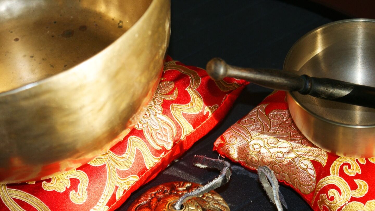 singing-bowls-185789_1280