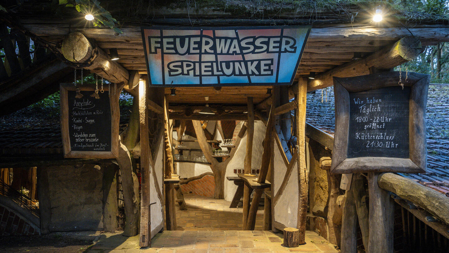 Feuer-Wasser-Spielunke__111_