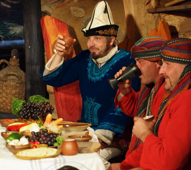 Kroenum_Theater_zum_Essen_Dinnershow_Kulturinsel_Einsiedel_Freizeitpark_Zentendorf_Gaeste_06