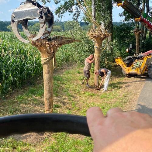 Hier ein paar Bilder von unserem heutigen Sobotnik. Ungefähr 30 Mitarbeiter und Freunde folgten unserem Aufruf und...