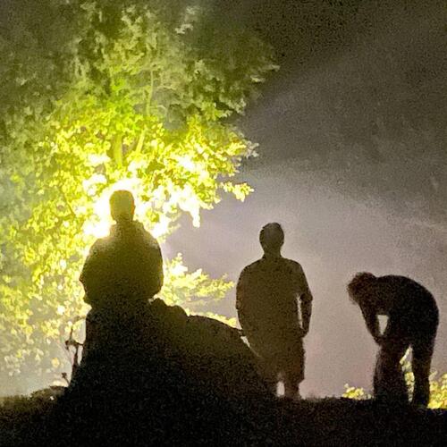 Noch ist es nachts hier an der Neiße, dem Herzen der Zentrallausitz, sehr still und romantisch. Das mit der Stille wird...